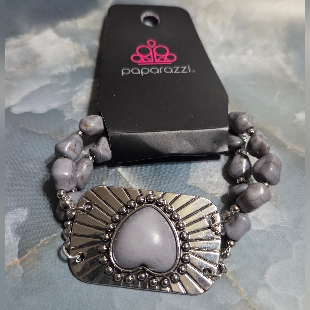 paparazzi Silver-Tone Gray Heart Beaded Bracelet